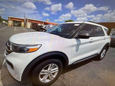 Used 2023 Ford Explorer XLT image 1