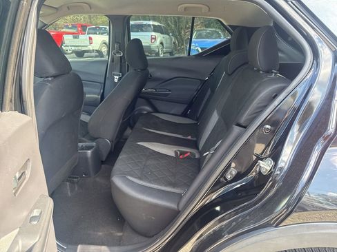 Used 2020 Nissan Kicks S image 12