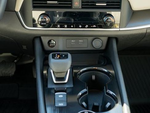 Certified 2025 Nissan Rogue SV image 16