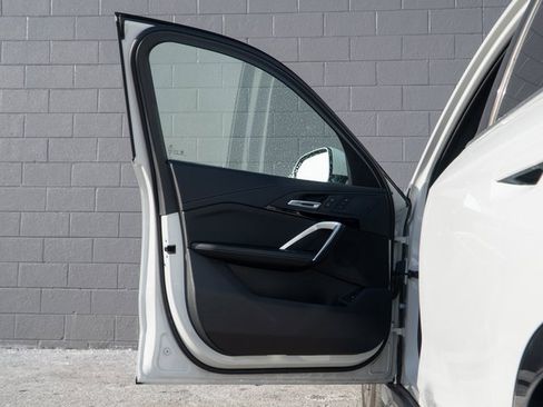 Used 2025 BMW X1 xDrive28i image 15