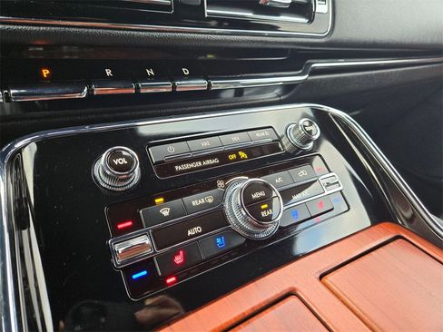 Used 2024 Lincoln Navigator L 4WD image 16