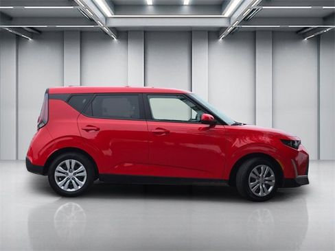 Certified 2023 Kia Soul LX image 3