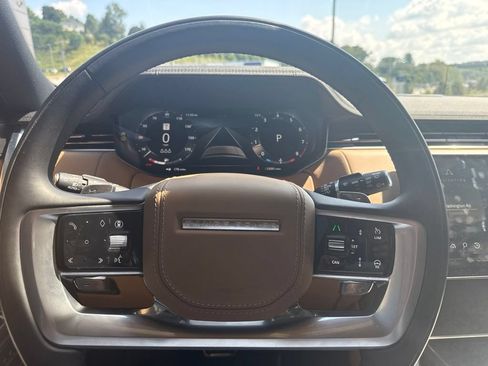 Used 2025 Land Rover Range Rover SE AWD/4WD image 10