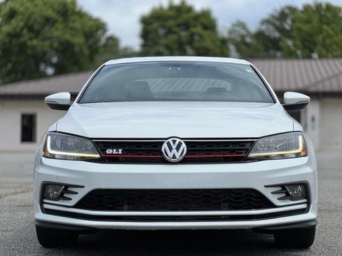 Used 2017 Volkswagen Jetta GLI FWD image 2