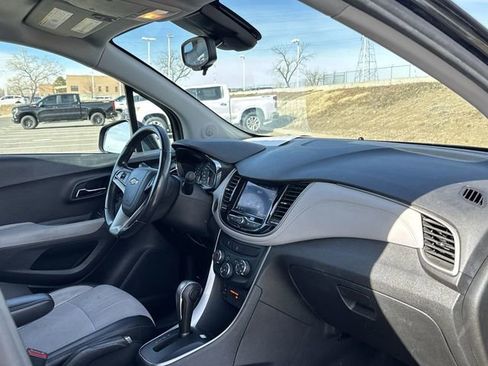 Used 2020 Chevrolet Trax LT w/ LT Convenience Package image 28