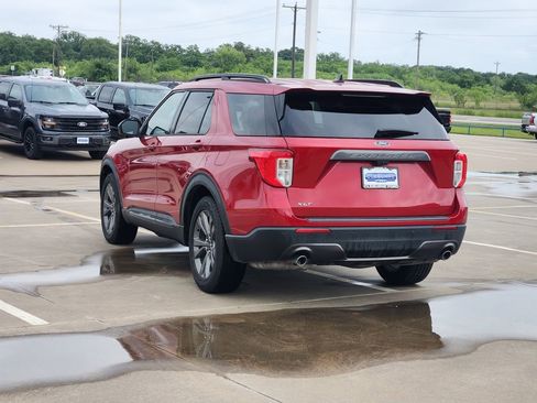 Used 2021 Ford Explorer XLT w/ Equipment Group 202A RWD image 5