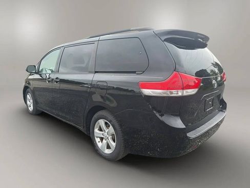 Used 2014 Toyota Sienna LE FWD image 4