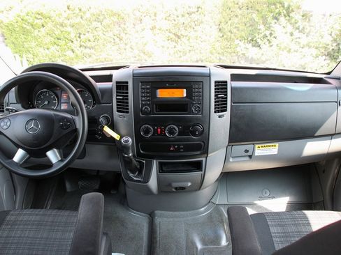 Used 2016 Mercedes-Benz Sprinter 2500 image 27