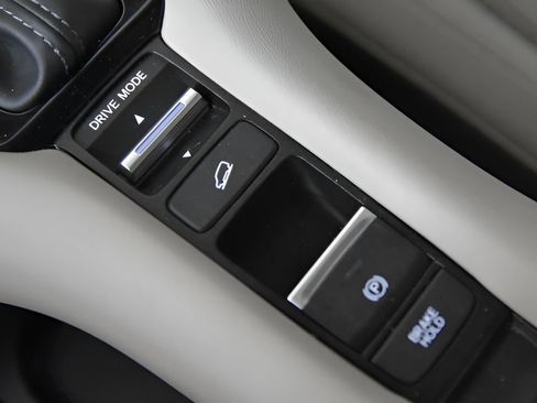 Used 2024 Honda HR-V LX image 29