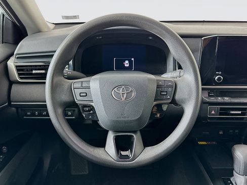 Used 2025 Toyota Camry LE image 18