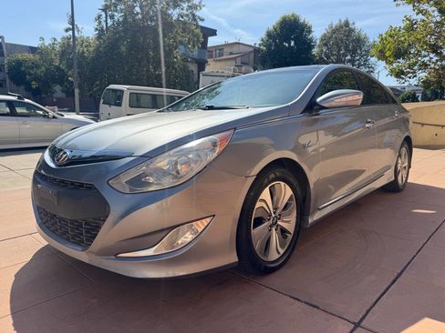 Used 2015 Hyundai Sonata Limited w/ Option Group 02 FWD image 2