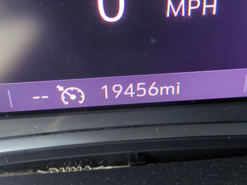 Used 2022 Chevrolet Traverse LT image 29