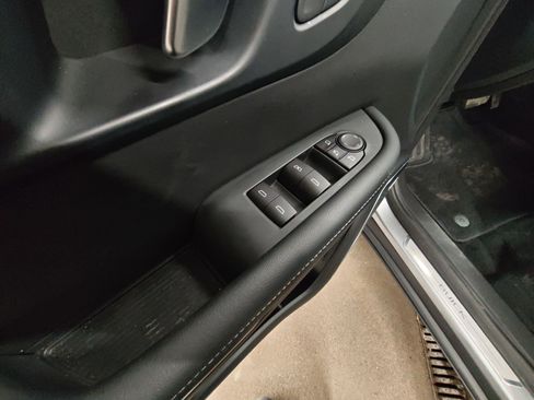 Used 2025 Buick Enclave Preferred image 11