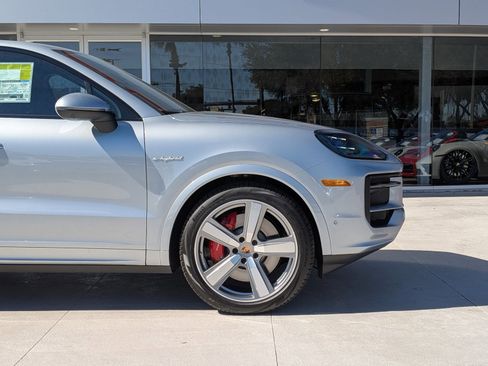 New 2026 Porsche Cayenne S image 11