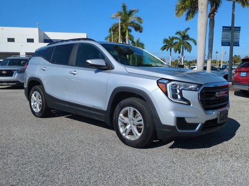 Used 2022 GMC Terrain SLE w/ Driver Convenience Package image 3