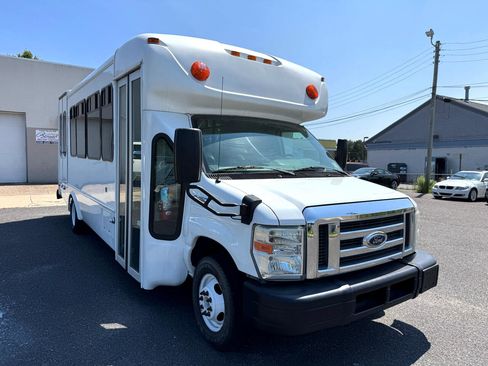 Used 2012 Ford E-450 and Econoline 450 Super Duty w/ Shuttle Bus Prep Pkg image 3