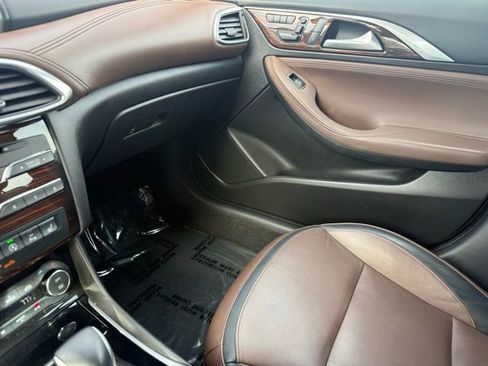 Used 2017 INFINITI QX30 Premium w/ Technology Package image 12