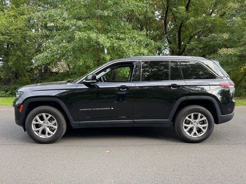 Certified 2022 Jeep Grand Cherokee Limited AWD/4WD image 2