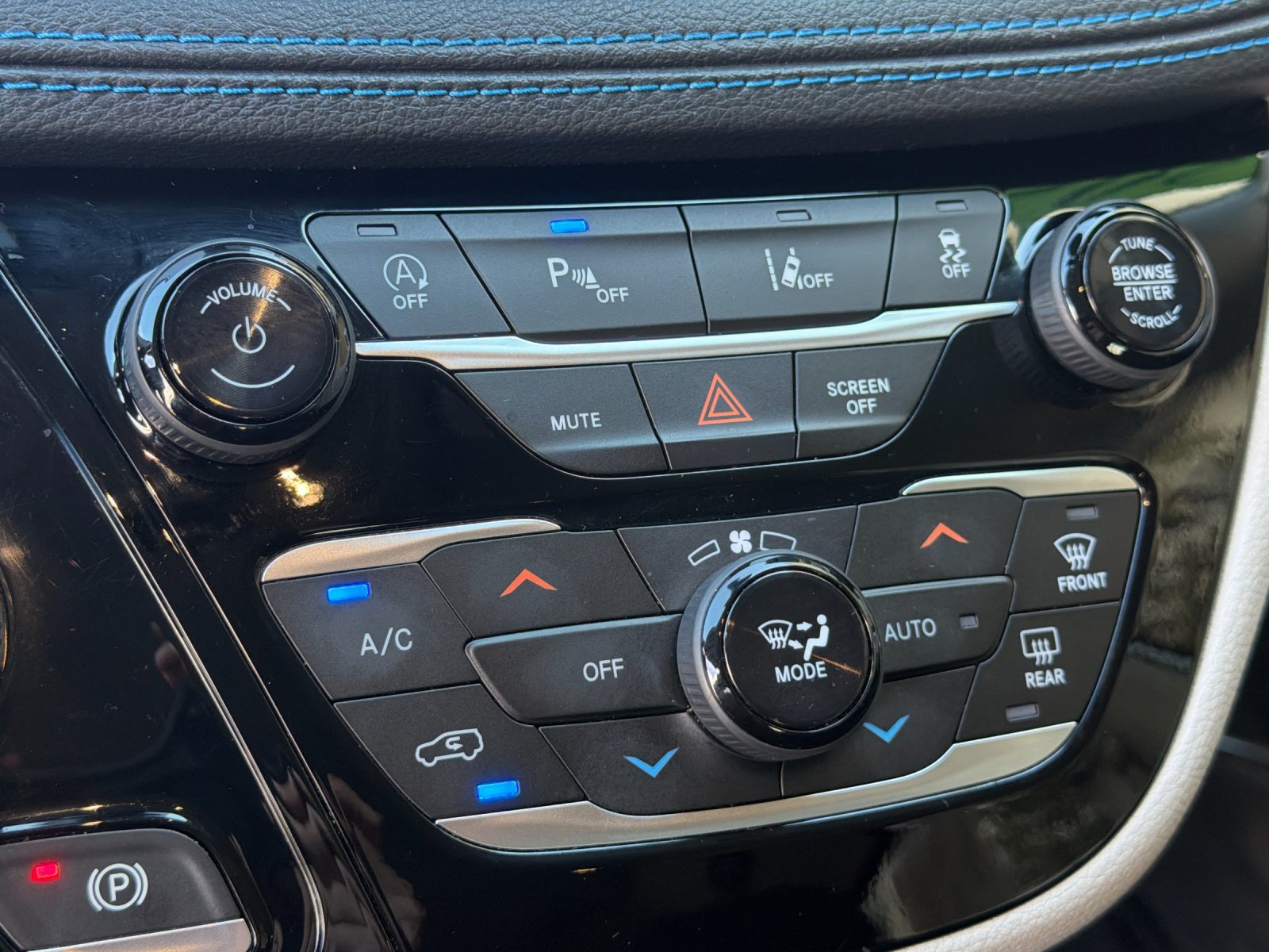 Used 2021 Chrysler Pacifica Touring FWD image 24