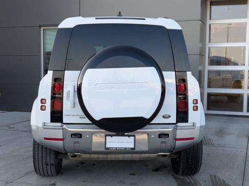 Used 2023 Land Rover Defender 110 SE image 5