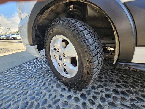 Used 2020 Ford Transit 150 XLT image 28