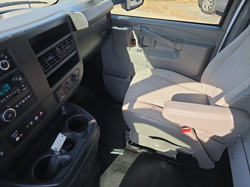 Used 2018 Chevrolet Express 3500 w/ Power Convenience Package image 26