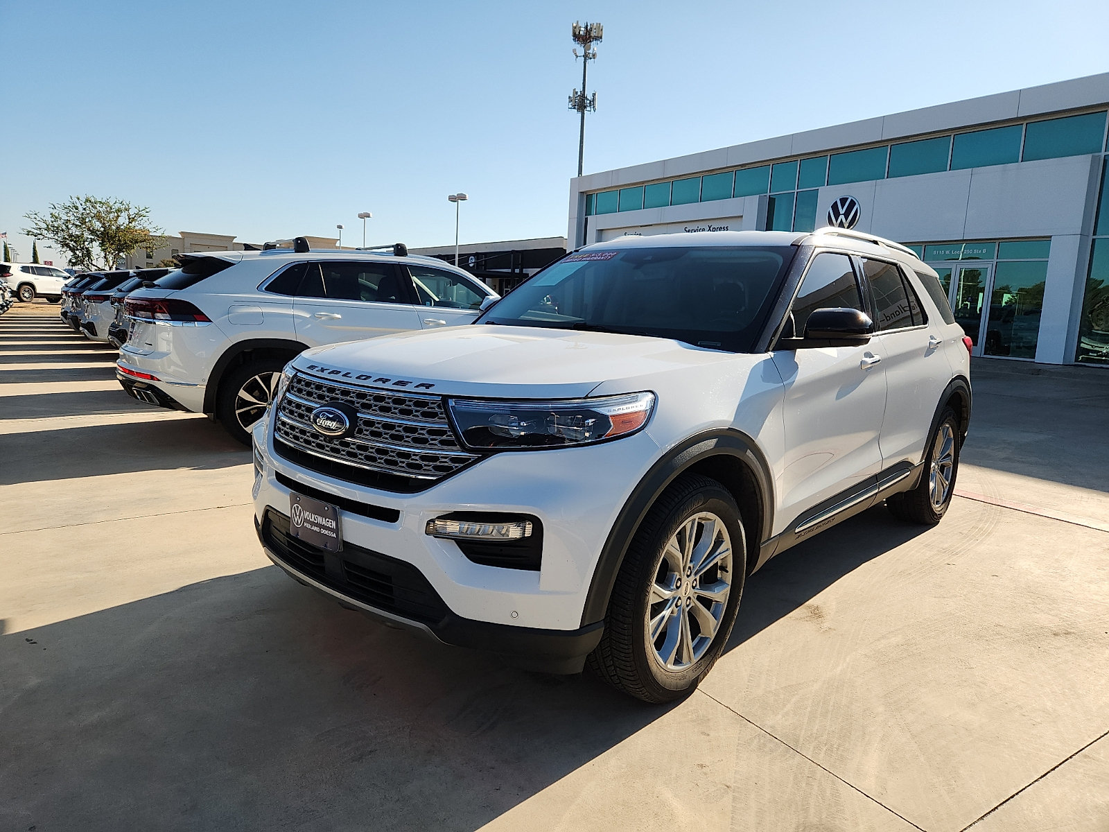 Used 2023 Ford Explorer Limited w/ Equipment Group 301A RWD image 2