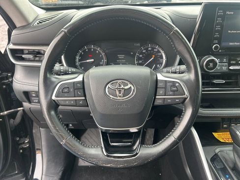 Used 2020 Toyota Highlander XLE image 20