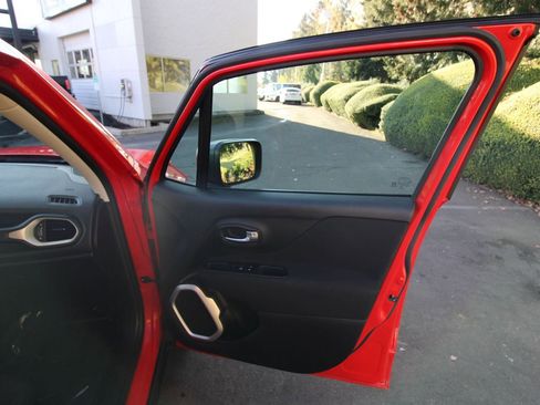 Used 2021 Jeep Renegade Sport image 15