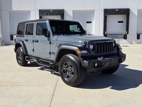 Used 2025 Jeep Wrangler Unlimited Sport AWD/4WD image 3
