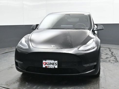 Used 2023 Tesla Model Y Long Range image 8