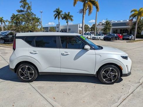 Used 2025 Kia Soul EX image 3