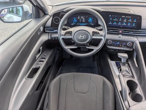 Used 2024 Hyundai Elantra SEL FWD image 15