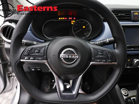 Used 2025 Nissan Versa SV FWD image 10