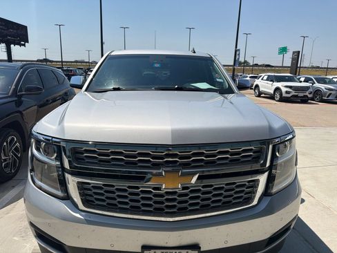 Used 2015 Chevrolet Suburban LT w/ Luxury Package AWD/4WD image 2