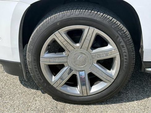 Used 2019 Cadillac Escalade Luxury AWD/4WD image 8