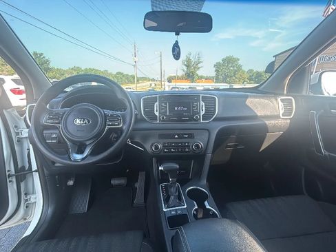 Used 2017 Kia Sportage LX FWD image 2