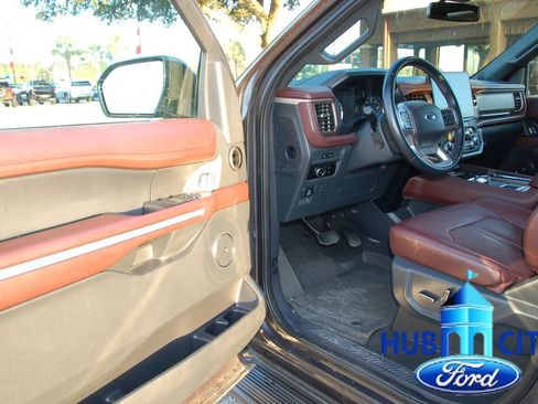 Used 2024 Ford Expedition Limited RWD image 10