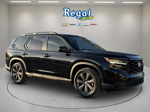 Used 2025 Honda Pilot Sport image 1