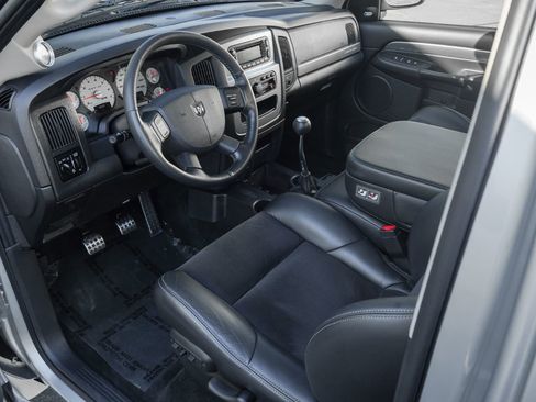 Used 2005 Dodge Ram 1500 Truck 2WD Regular Cab image 2