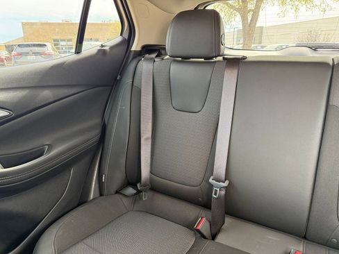 Used 2025 Buick Encore GX Preferred image 40