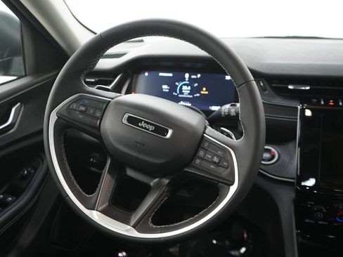 Used 2023 Jeep Grand Cherokee Laredo X AWD/4WD image 14