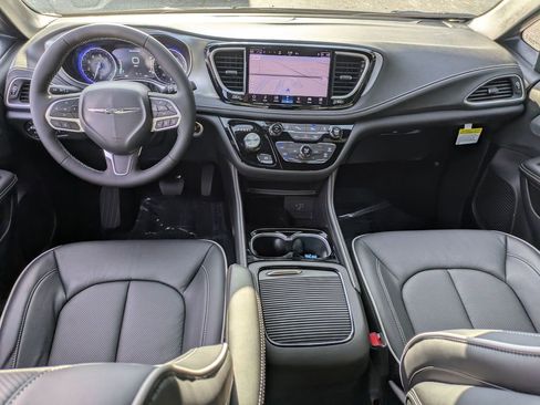 New 2026 Chrysler Pacifica Limited image 28