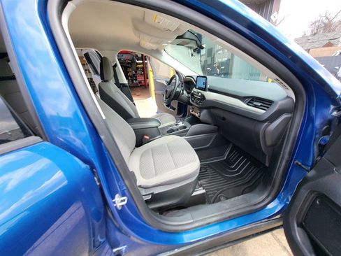 Used 2022 Ford Escape SE w/ SE Sport Appearance Package FWD image 11