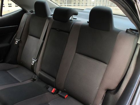 Used 2018 Toyota Corolla LE image 17