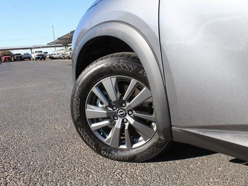 Used 2023 Nissan Pathfinder SV image 12