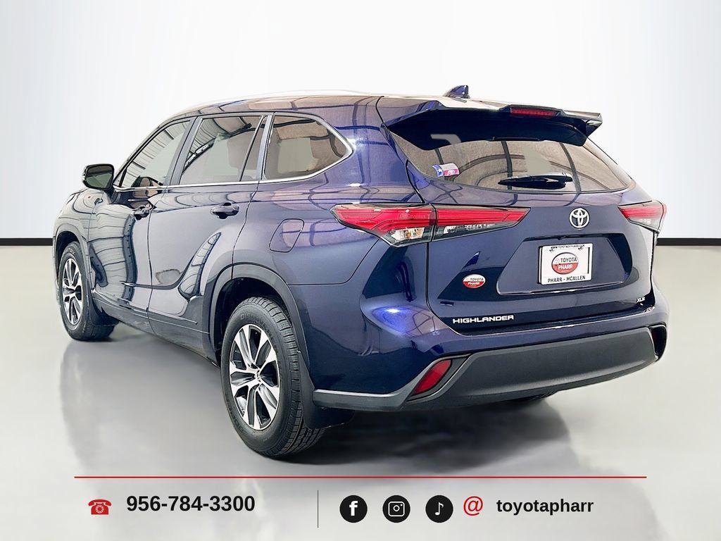 Used 2023 Toyota Highlander XLE FWD image 7