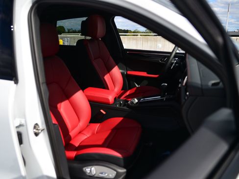 Used 2026 Porsche Macan image 20