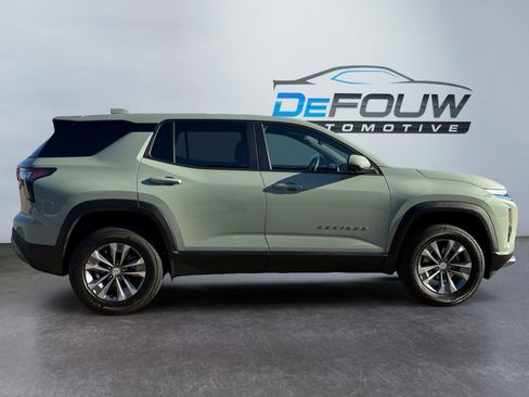 Used 2025 Chevrolet Equinox LT w/ Safety and Technology Package FWD image 2