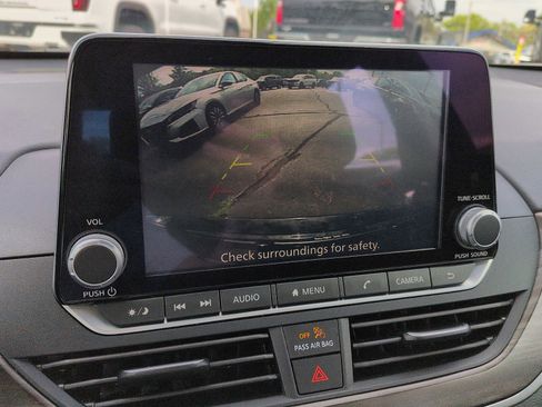 Used 2025 Nissan Altima 2.5 SV FWD image 19